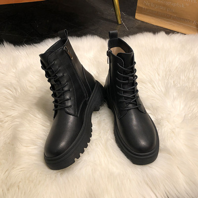 Γυναικείες μοντέρνες μπότες από ψεύτικο δέρμα σε μαύρο χρώμα