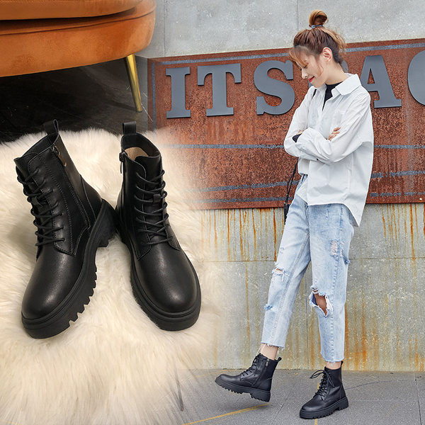 Γυναικείες μοντέρνες μπότες από ψεύτικο δέρμα σε μαύρο χρώμα