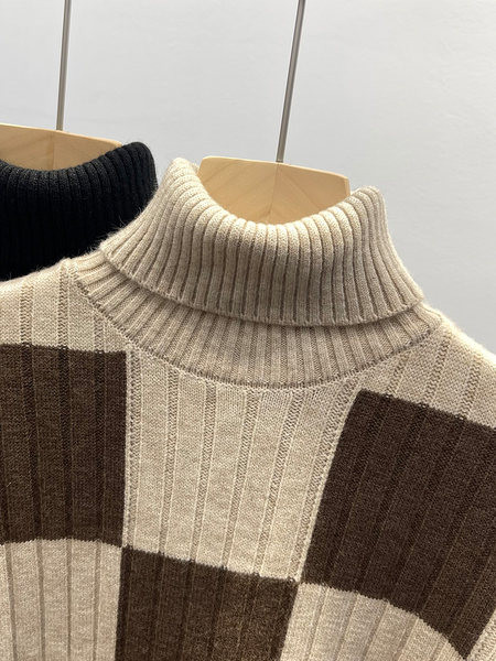 Μοντέρνο γυναικείο καρό πουλόβερ με πόλο τζάκετ