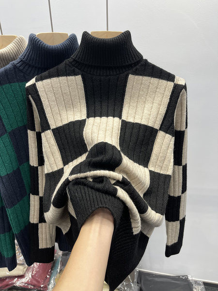 Μοντέρνο γυναικείο καρό πουλόβερ με πόλο τζάκετ