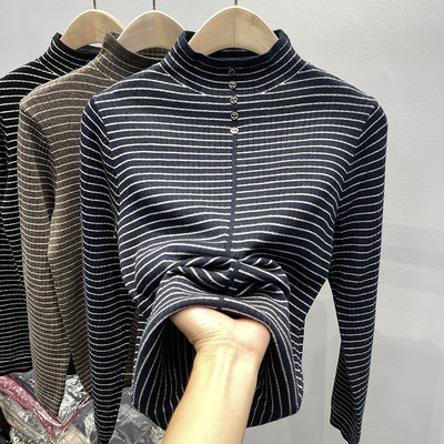 Triibuline kõrge krae ja nööpidega naiste kampsun