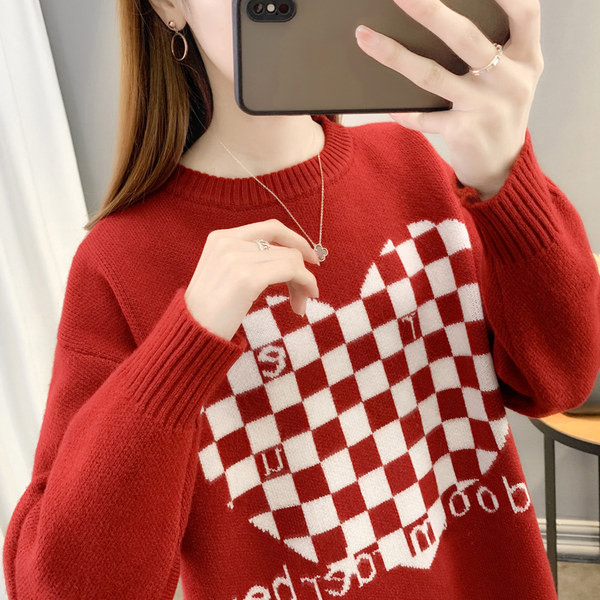 Női kockás pulóver ovális nyakkivágással, hímzett felirattal