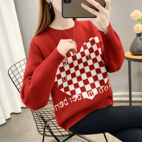 Női kockás pulóver ovális nyakkivágással, hímzett felirattal