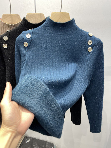 Ζεστό χειμωνιάτικο πουλόβερ με κουμπιά και φόδρα