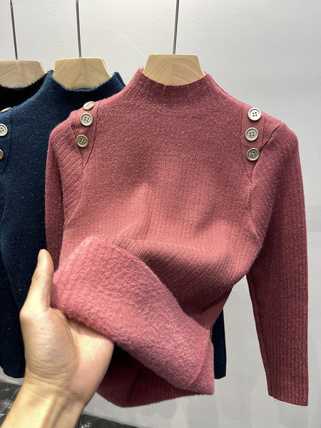 Ζεστό χειμωνιάτικο πουλόβερ με κουμπιά και φόδρα