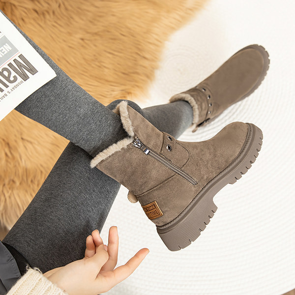 Ženske zimske čizme s kopčom i toplom postavom