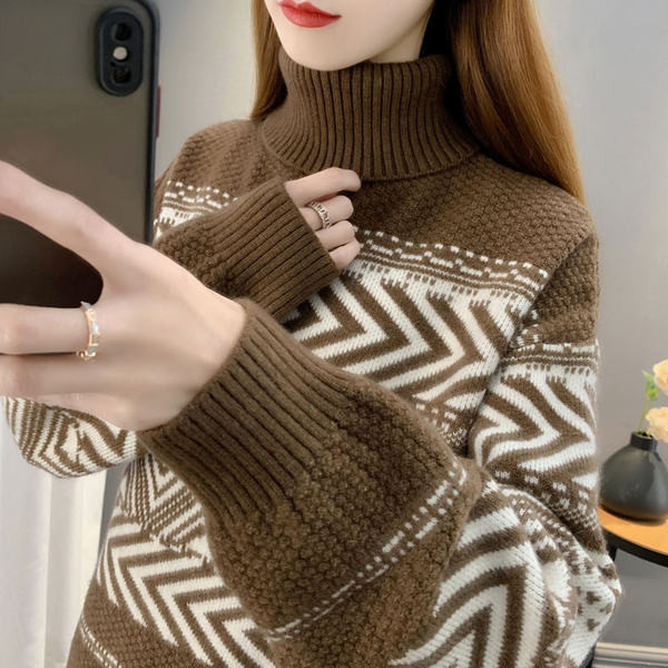 Γυναικείο χειμωνιάτικο πουλόβερ με ψηλό γιακά και κέντημα