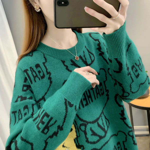 Női téli pulóver ovális nyakkivágással és hímzéssel