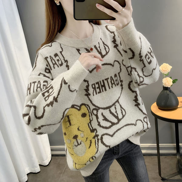 Női téli pulóver ovális nyakkivágással és hímzéssel