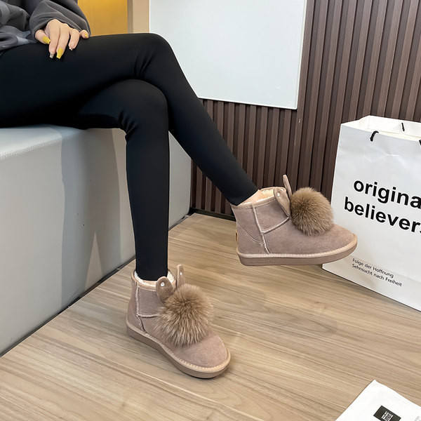 Öko-seemisnahast moodsad 3D elementidega naiste sulesaapad