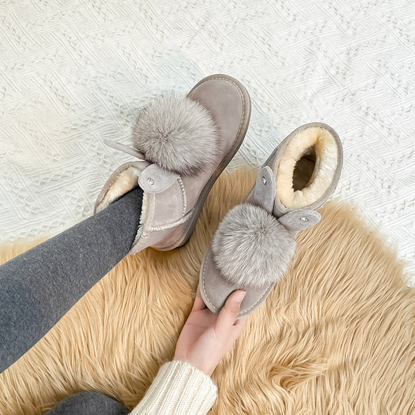 Öko-seemisnahast moodsad 3D elementidega naiste sulesaapad