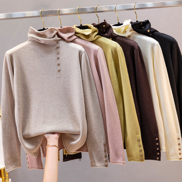 Naiste polokrae ja nööpidega pluus