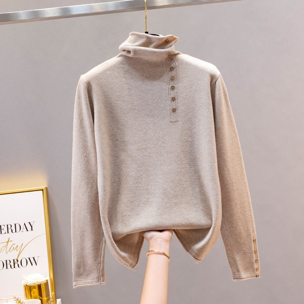 Naiste polokrae ja nööpidega pluus