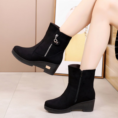 Női velúr csizma cipzárral