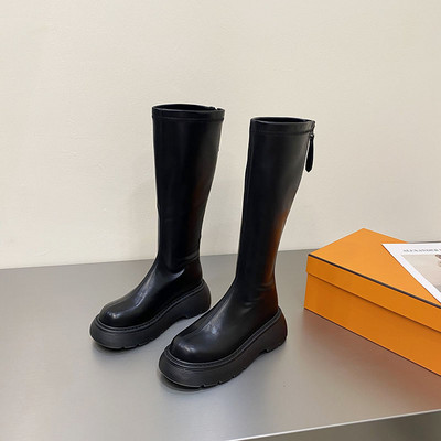 Moodsad lameda tallaga naiste nahast saapad