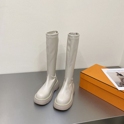 Moodsad lameda tallaga naiste nahast saapad