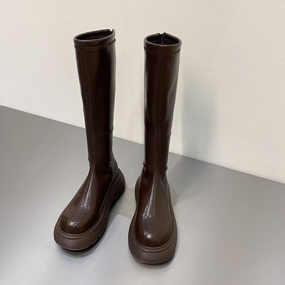 Moodsad lameda tallaga naiste nahast saapad