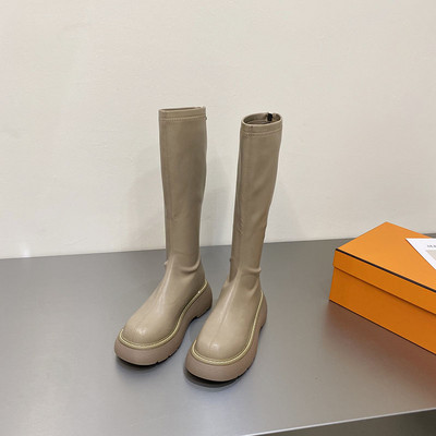 Moodsad lameda tallaga naiste nahast saapad