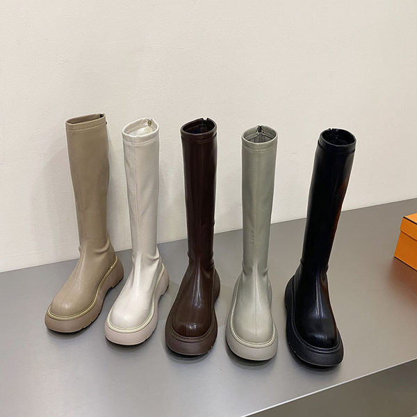 Moodsad lameda tallaga naiste nahast saapad