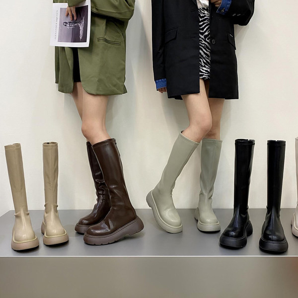 Moodsad lameda tallaga naiste nahast saapad