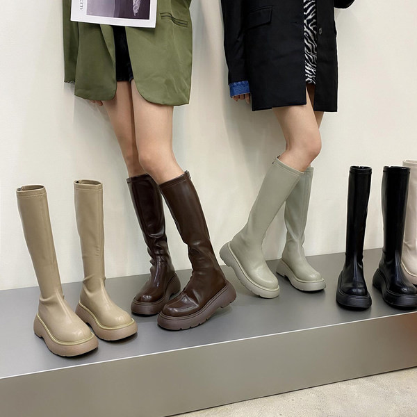 Moodsad lameda tallaga naiste nahast saapad