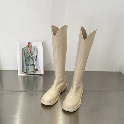 Naiste vabaaja saapad kunstnahast - kaks mudelit