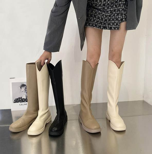 Naiste vabaaja saapad kunstnahast - kaks mudelit