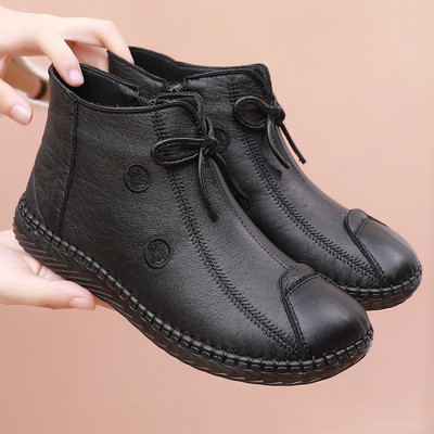 Pruuni ja musta paelaga naiste saapad