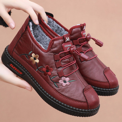 Moodsad tikandi ja sooja voodriga naiste saapad