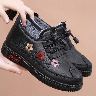 Moodsad tikandi ja sooja voodriga naiste saapad