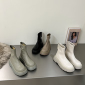 Naiste nahast saapad lameda talla ja lukuga