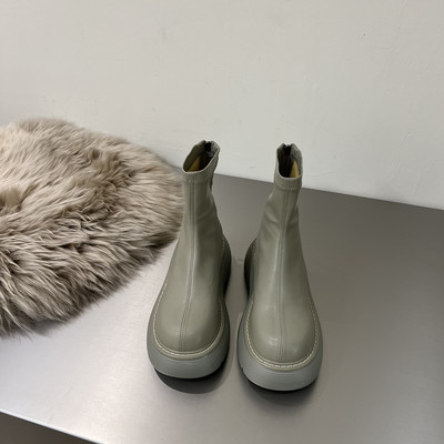 Naiste nahast saapad lameda talla ja lukuga