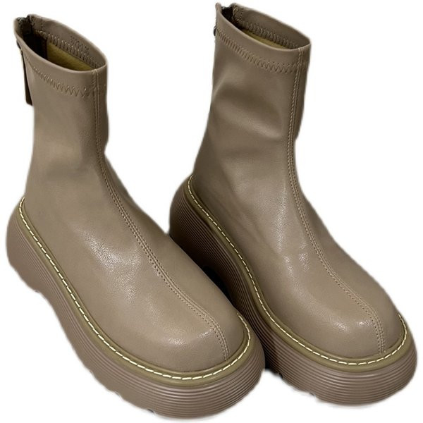 Naiste nahast saapad lameda talla ja lukuga