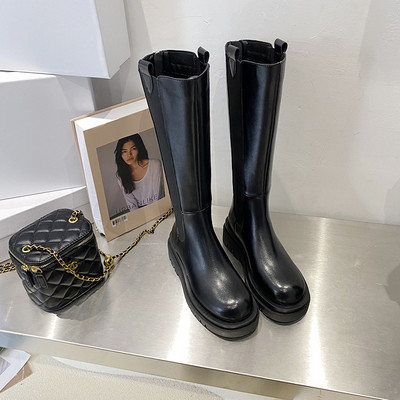 Moodsad naiste kunstnahast saapad kolmes värvitoonis