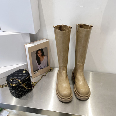 Moodsad naiste kunstnahast saapad kolmes värvitoonis