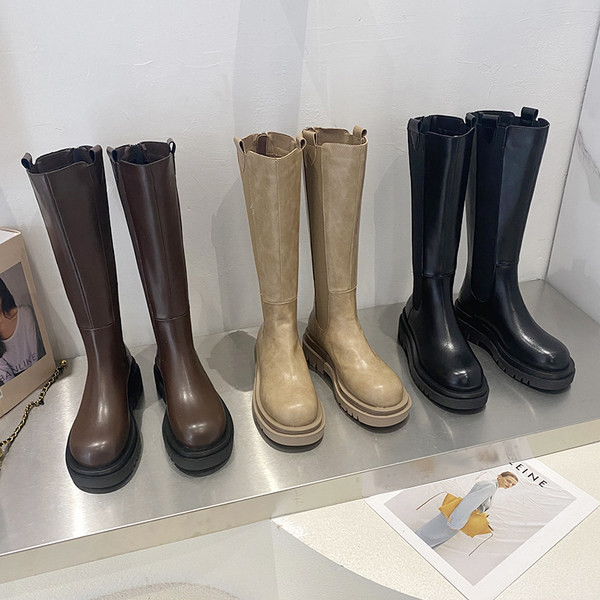 Moodsad naiste kunstnahast saapad kolmes värvitoonis