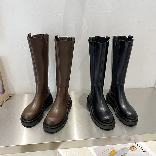 Moodsad naiste kunstnahast saapad kolmes värvitoonis