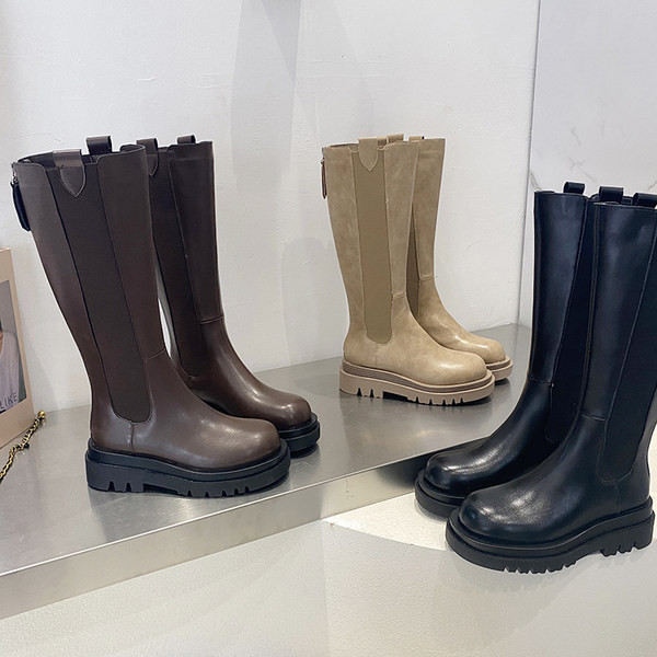 Moodsad naiste kunstnahast saapad kolmes värvitoonis