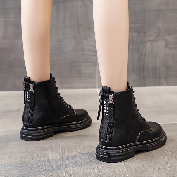 Naiste musta värvi paelte ja lukuga nahast saapad