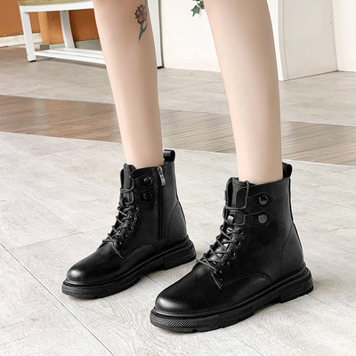 Paelte ja lameda tallaga naiste saapad