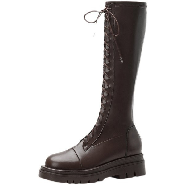 Stílusos női bőrcsizma lekerekített fűzős mintával