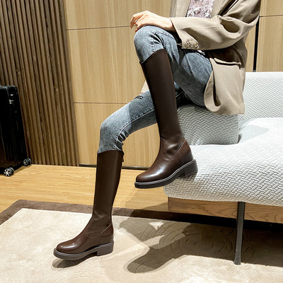 Moodsad kunstnahast naiste saapad – puhas mudel