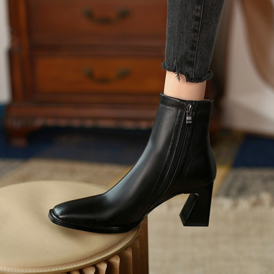 Naiste nahast saapad paksu kandilise kontsaga 7 cm ja lukuga