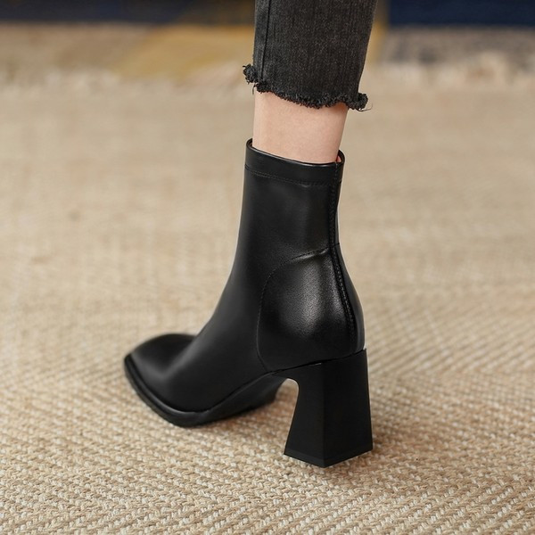 Naiste nahast saapad paksu kandilise kontsaga 7 cm ja lukuga