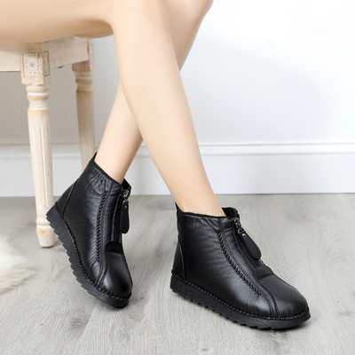 Alkalmi női bőrcsizma lekerekített modell cipzárral