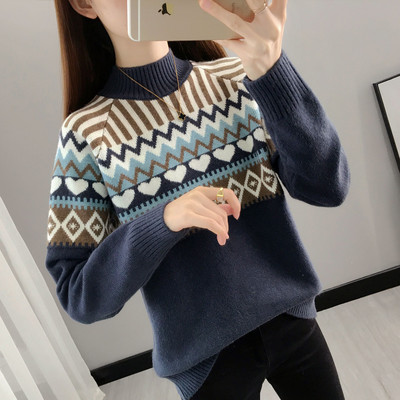 Aplikatsiooni ja klassikalise kraega naiste talvekampsun