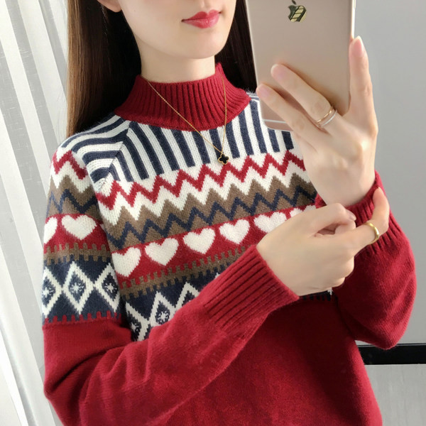 Aplikatsiooni ja klassikalise kraega naiste talvekampsun