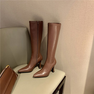 Elegantsed kõrgete kontsadega kunstnahast naiste saapad