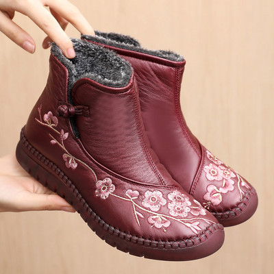 Kahes värvitoonis tikandiga moodsad naiste saapad