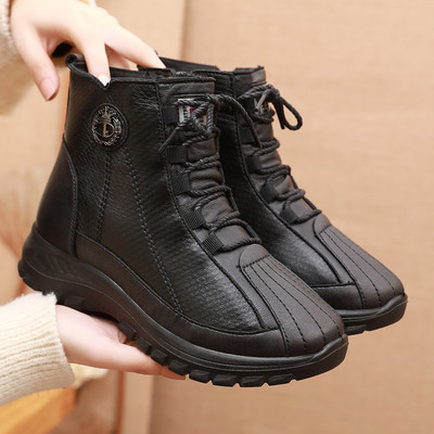 Öko bőrből készült női téli csizma fűzővel, fém díszítéssel